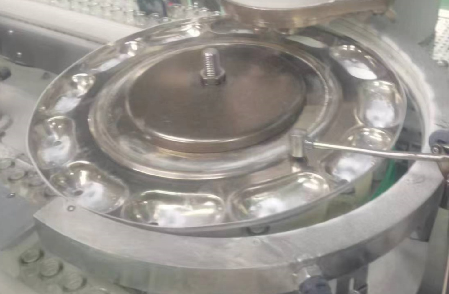 Case of electrostatic removal in powder medicine canned